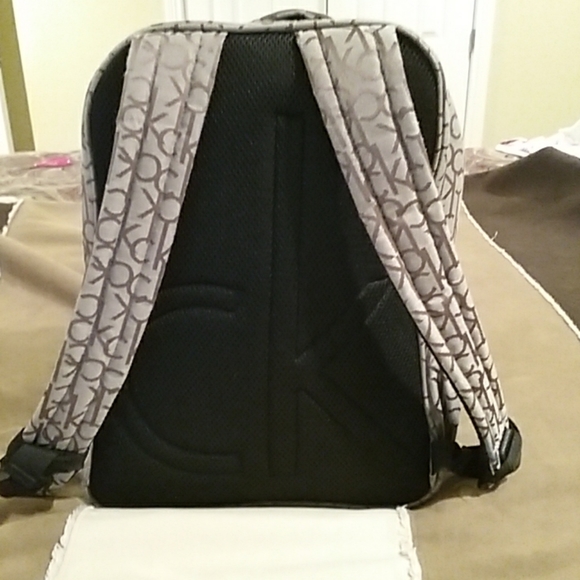 Back pack - Picture 2 of 3